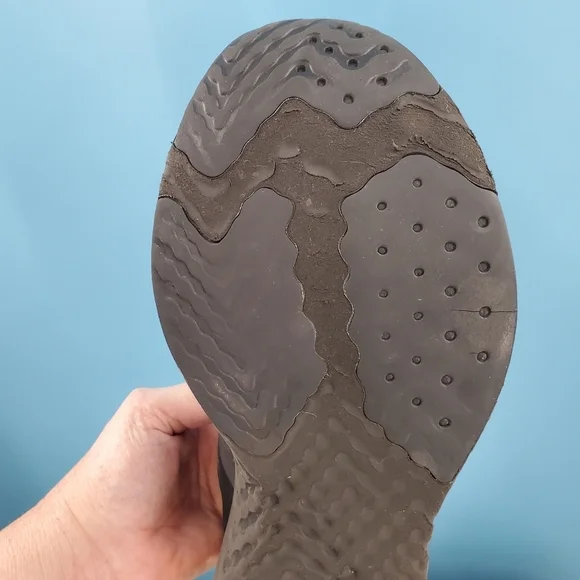 Nike black and gold Odyssey 11 flawed - Picture 6 of 16